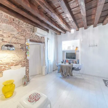 Abbraccio Di Giulietta * Verona