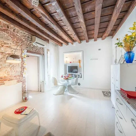 Abbraccio Di Giulietta * Verona